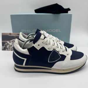 PHILIPPE MODEL TRPZ - Philippemodel TRPZ - Skick: 9/10 - Tillbehör: Enbart skorna - Storlek 41 sitter som 42 - Nypris ca 3700kr - Deluxecloset