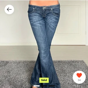 Mörkblå bootcut jeans - Snygga mörkblå bootcut jeans från Levis med låg midja och klassisk femficksdesign. pasar perfekt på runt 165 pris kan diskuteras lånade bilder Midje mått 36 tvärs över 