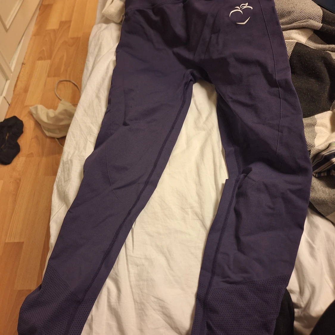 Mörklila leggings från Peach - 2