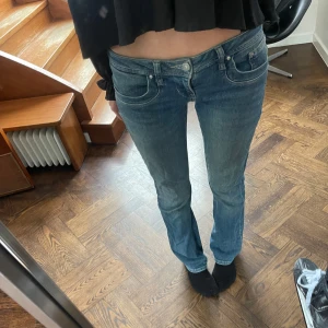 Low Rise jeans bootcut från LTB - Ett par low rise bootcut jeans från LTB i modellen valerie💗Säljer pga av att jag inte använder längre💕 