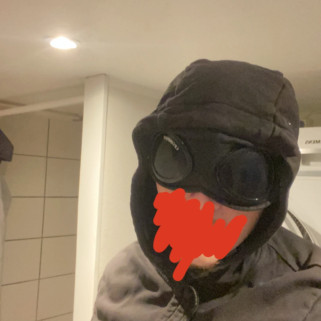 Svart hoodie med huva och glasögon från C.P. Company - 3