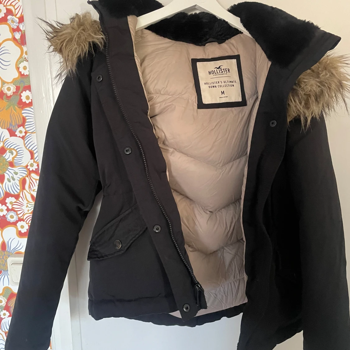 Svart dunjacka från Hollister