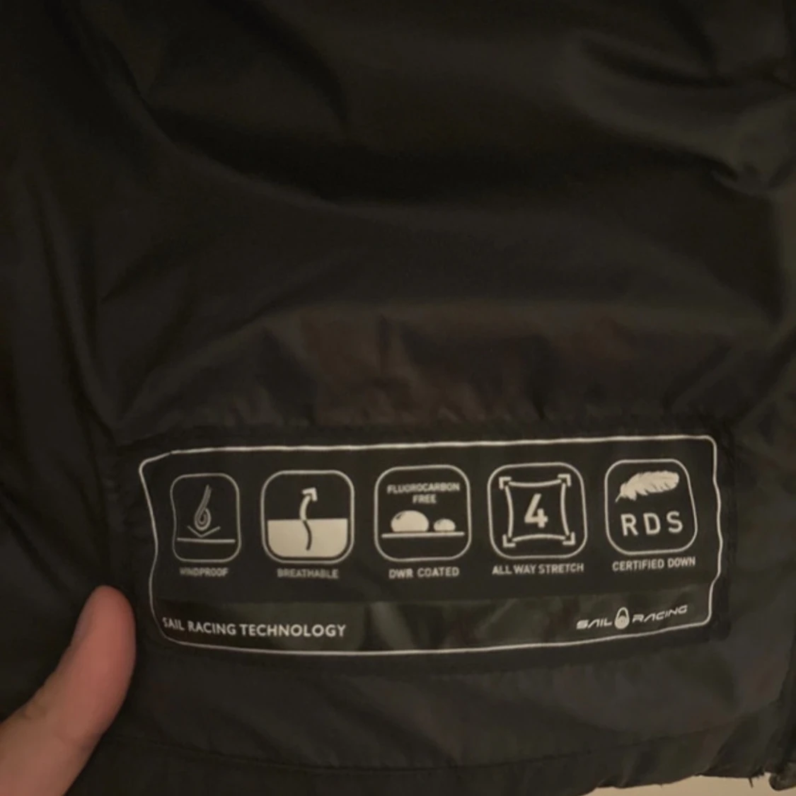 Svart dunjacka från Sail Racing - 3