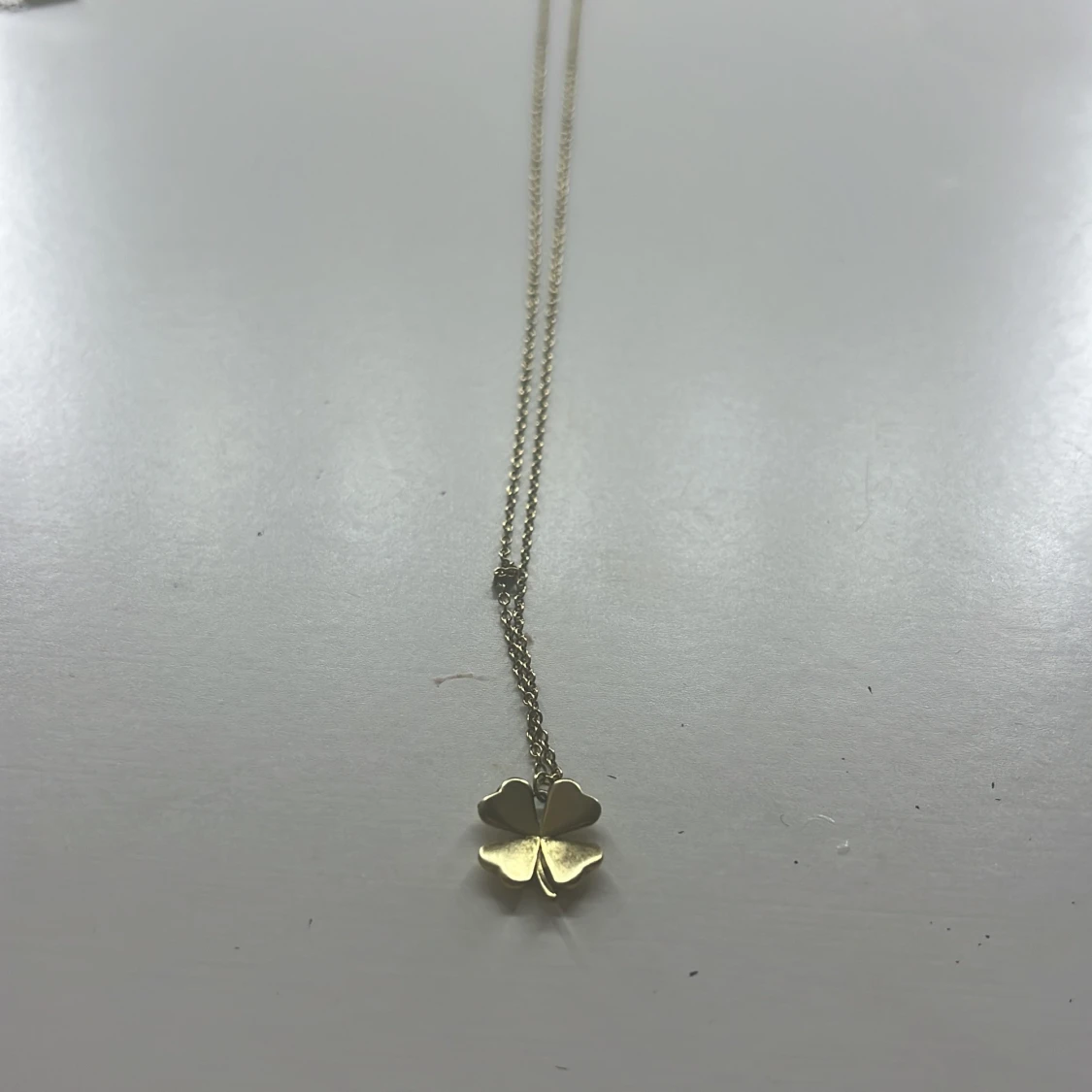 Guldhalsband med fyrklöverberlock - 2