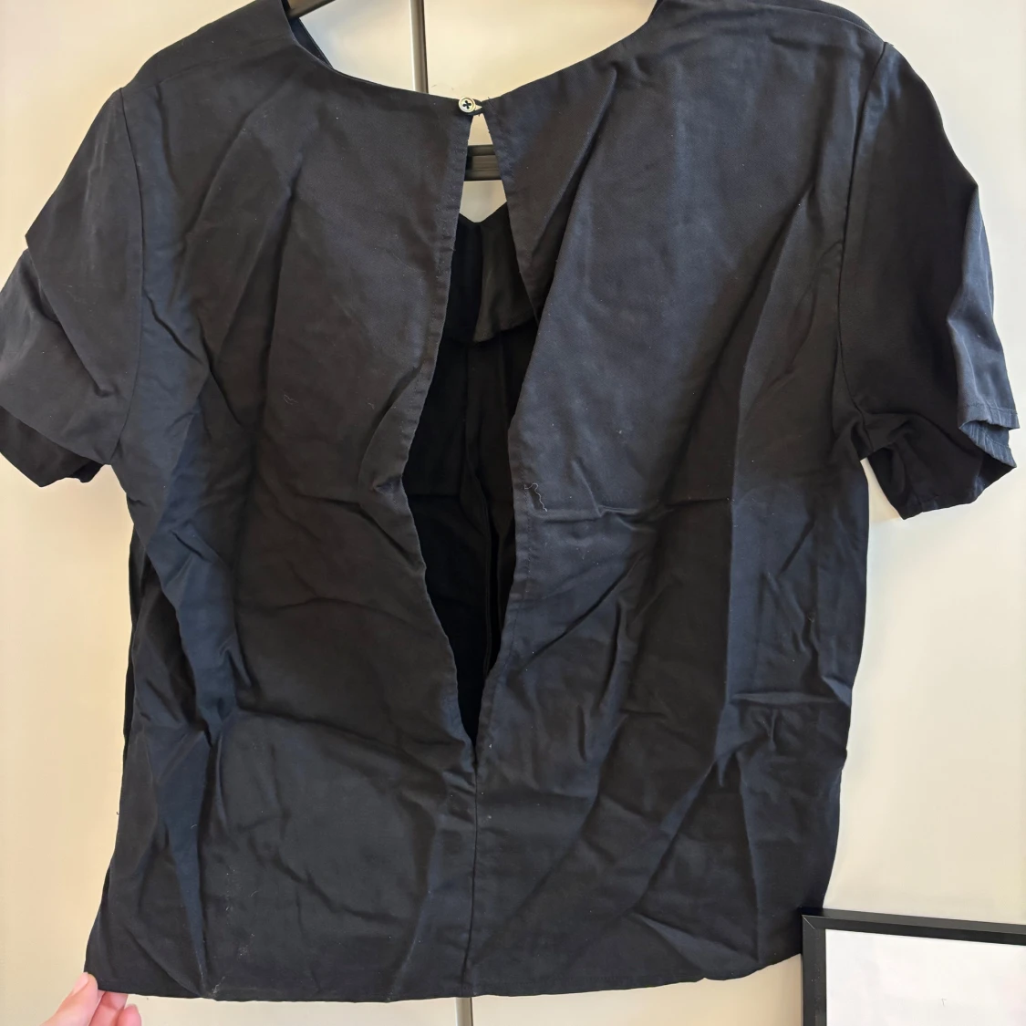 Svart kortärmad topp med öppen rygg - 2