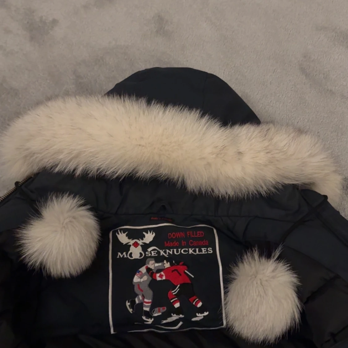 Svart dunjacka från Moose Knuckles