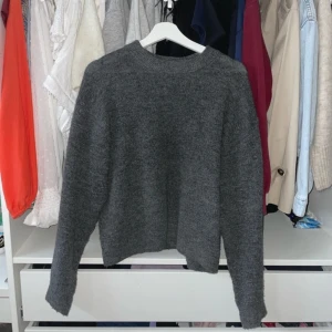 Stickad tröja - Stickad tröja från H&M i storlek xs