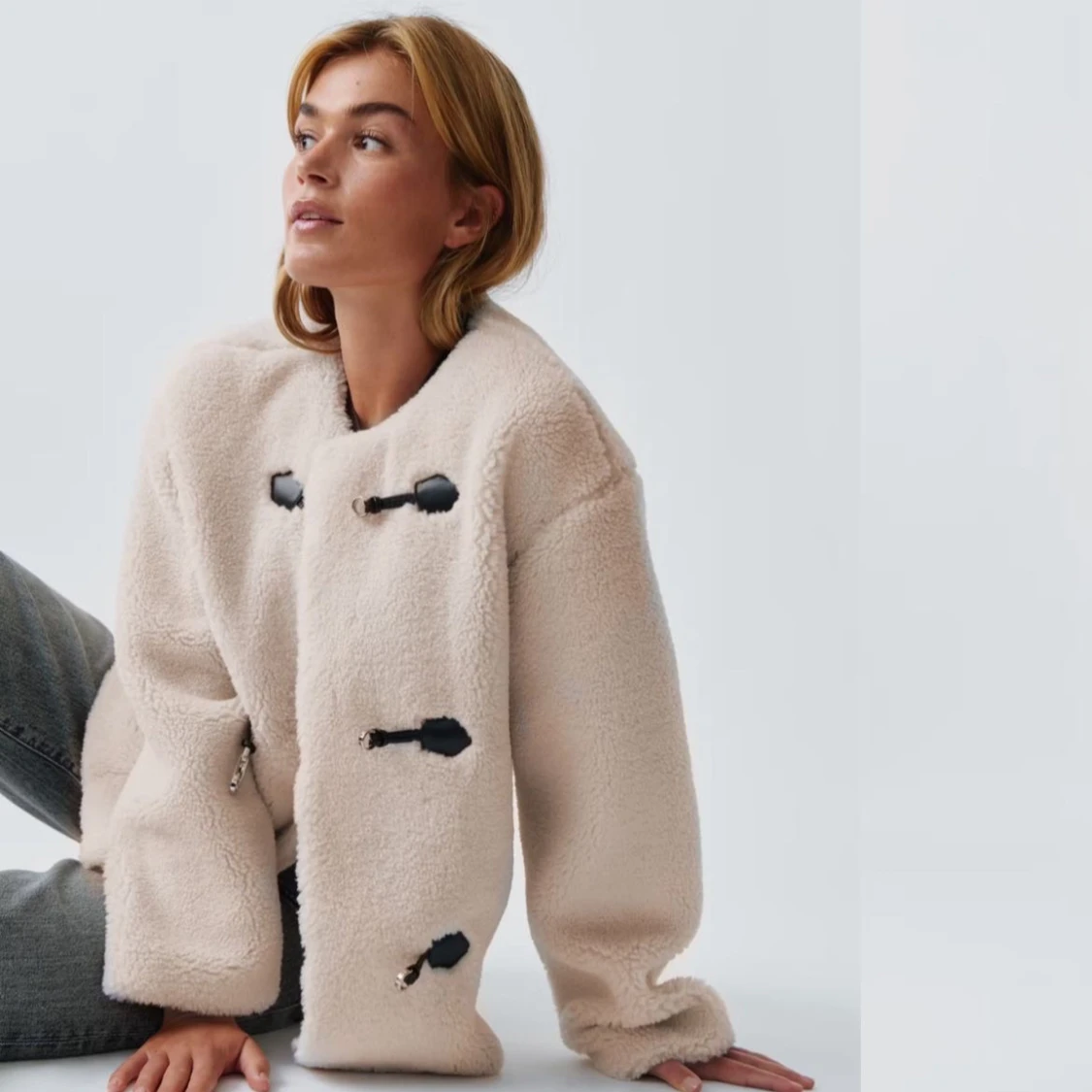 Beige teddyjacka med knäppning