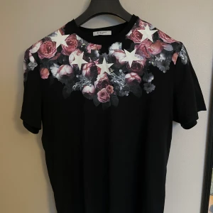 Givenchy Floral Stars T-Shirt - Givenchy Floral Stars T-Shirt. Size S