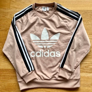 Adidas tröja - Nyskick, nästan aldrig använd.
