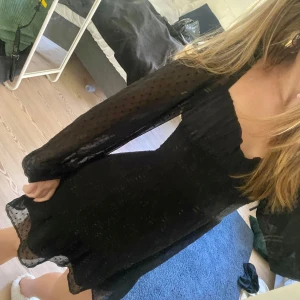 Jätte fin klänning  - Jätte fin klänning som används en gång!! Om du har några frågor är de bara att kontakta mig 🩷🩷