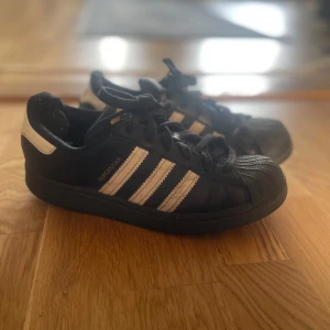Adidas superstar - Storlek 38, välanvända 
