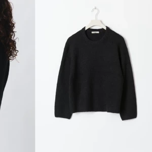 Stickad tröja från Gina Tricot - Säljer denna stickade tröja från Gina. Köpte den förra året men är i bra skick ändå! 