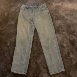 Woodbird jeans - Storlek 30/32. Helt oanvända woodbird jeans, skick 10/10. Färg ljusblå.