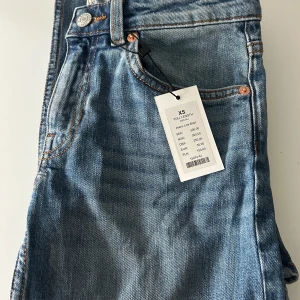 Oanvända jeans  - Helt nya: Boot low från lager 157 Strl: xs Färg: mid wash Pris i butik: 300:- 
