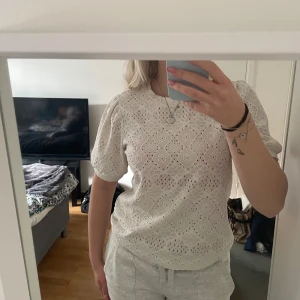 Blus🤍 - Jättefin blus köpt på Vinted, har använt några gånger men den är i bra skick! Pris kan diskuteras🥰