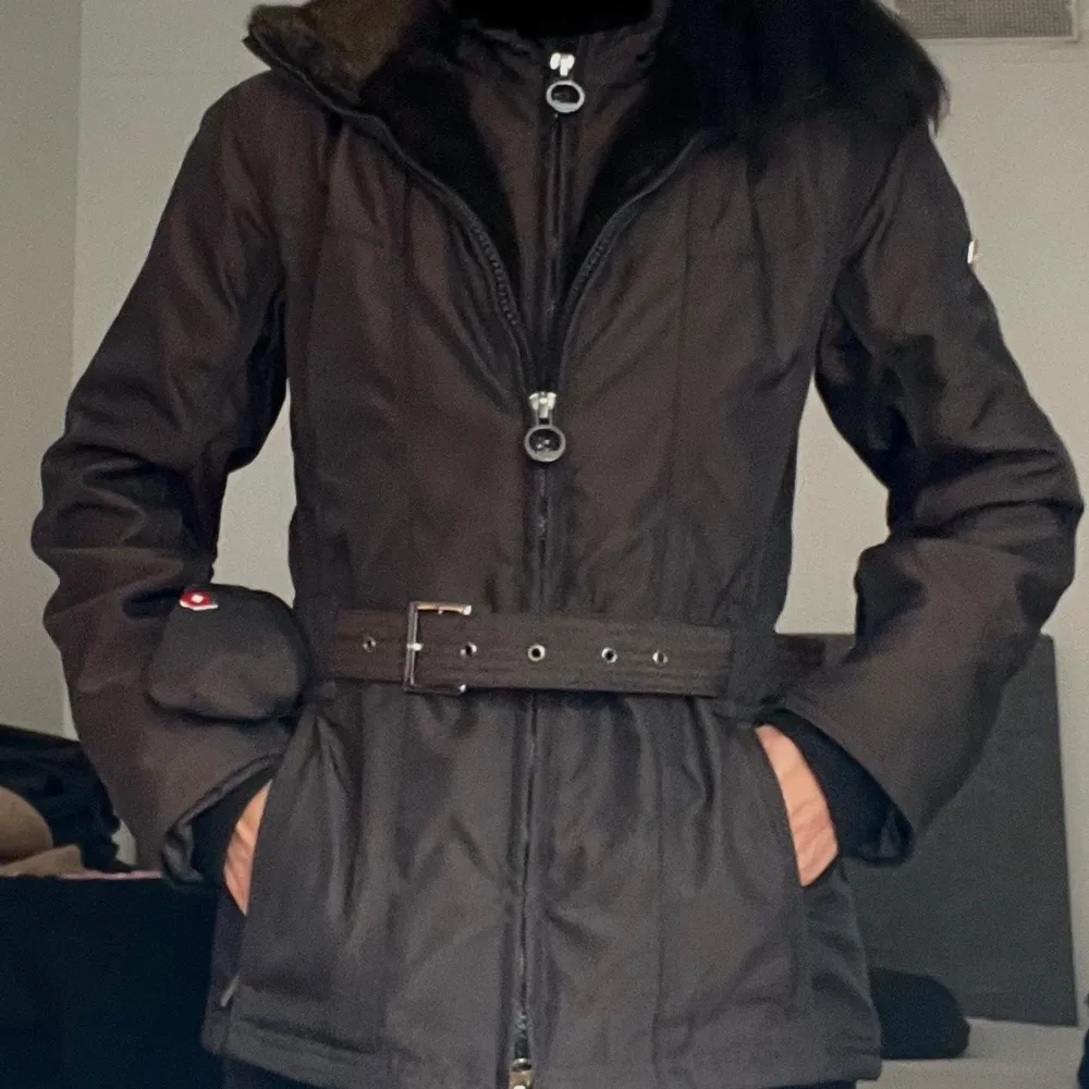 Rain and wind proof, this jacket that is warm for winter. It has inner lining and fur lining near the chest and neck. It has two layers with two inner and outer zippers. Comes with a small pouch you can attach/detach from the belt. . Jackor.