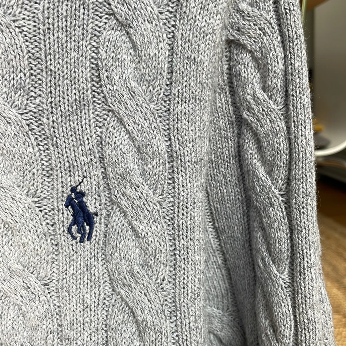 Grå stickad tröja  - 91