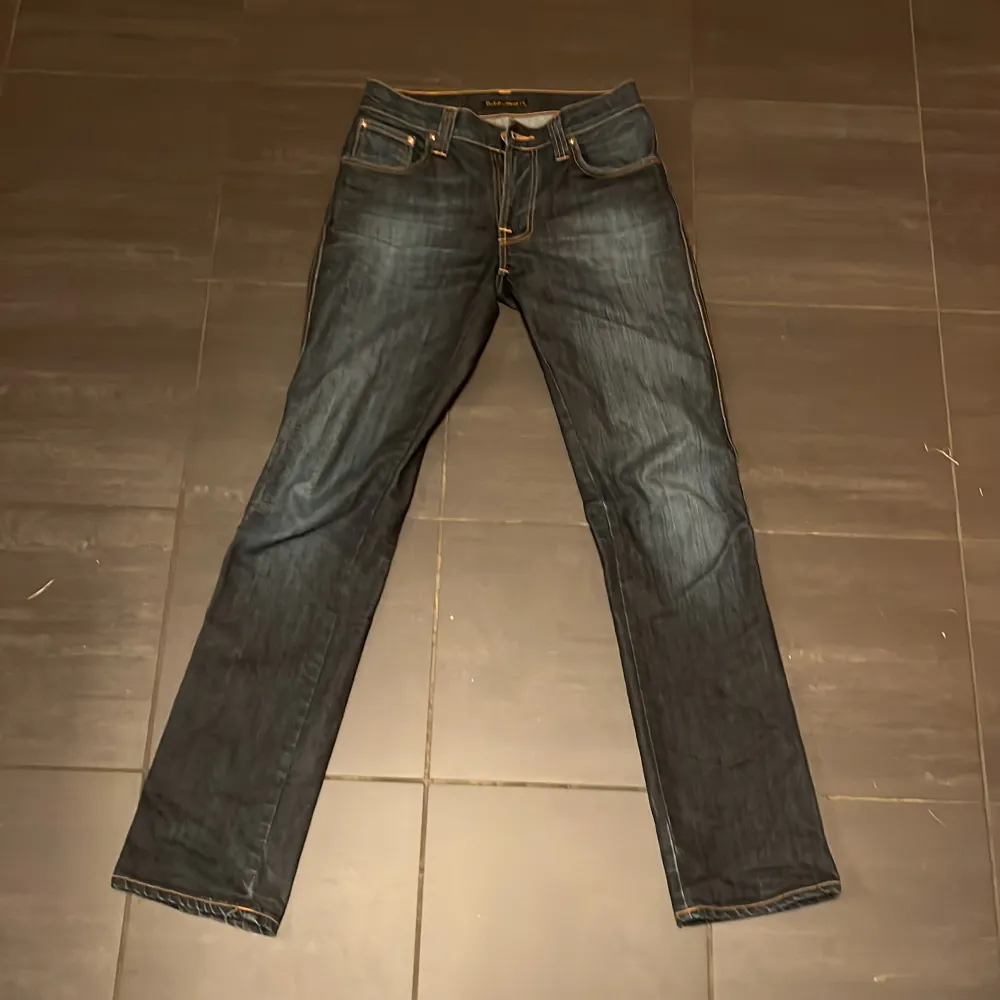 Skit snygga jeans passar jätte bra perfekt för hösten passar med nästan allt . Jeans & Byxor.