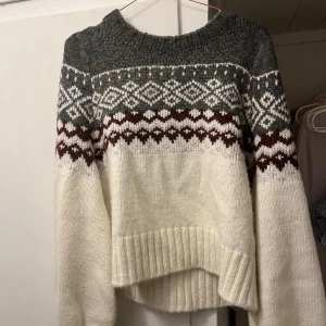 Stickad tröja - Supermysig stickad tröja från Gina Tricot , knappt använd därav väldigt bra skick. 