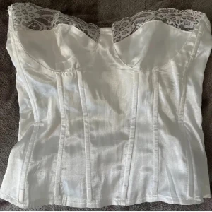 Korsett topp - Supersnygg korsett topp från Pretty Little thing💕💕