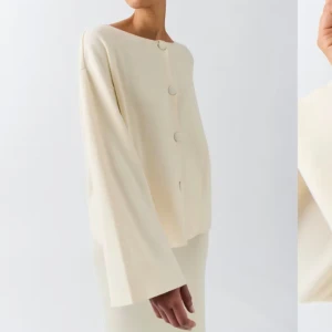 Kofta  - Krämvit kofta. Som ny🤍 Nypris 459 kr.