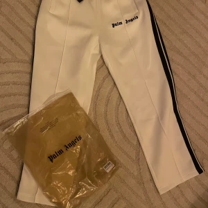 Palm Angels byxor - Vita Palm angels byxor XL