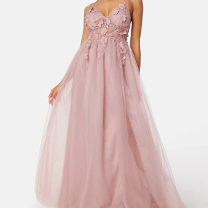 Klänning - Använd en gång ifrån bubbelroom