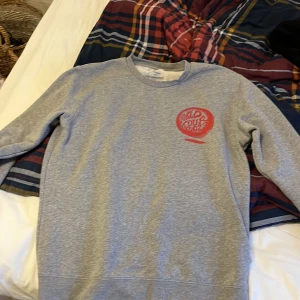 Louis Tomlinson sweatshirt  - Louis tomlinson sweatshirt från hans turné 22  Stl M