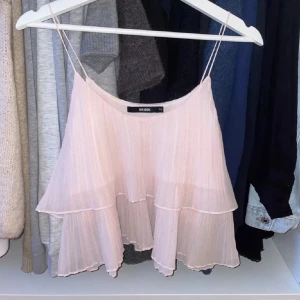 Volangblus - Volangblus från BikBok i storlek XS❣️