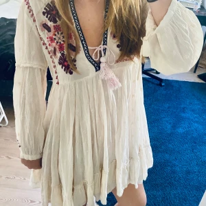 Jätte fin klänning  - Jätte söt odd Molly klänning som inte kommer till användning längre💕 ifall du har några frågor är det bara att kontakta mig och priset kanske kan diskuteras🩷🩷