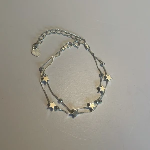 Stjärn armband ⭐️  - Snyggt armband i silver som inte kommit till mycket användning. Armbandet är justerbart och i väldigt bra skick!