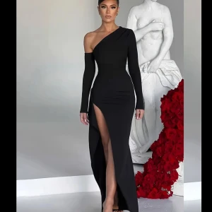 balklänning - helt ny och oanvänd :) 