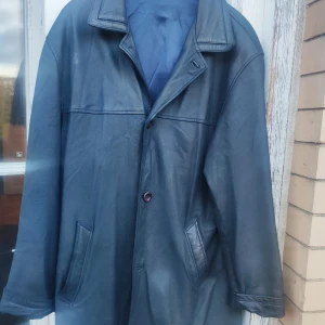 Skinnjacka i äkta lädee  - Storlek 50. som ny, inga hål eller skavanker