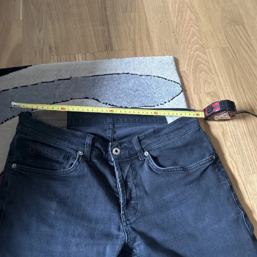 Dondup Jeans | Säljer nu dessa fett snygga dondup jeans - Storlek 34 men sitter som 31, längd 100, midja 40 - skick 9/10 - nypris 3500kr - mitt pris 800kr.. Jeans & Byxor.