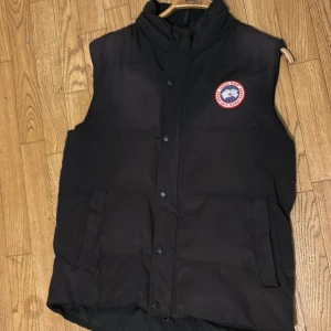  Canada goose  - Den är jätte bra kvalite och stilig  Kontakta mig för mer information 