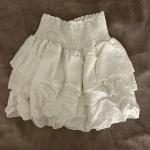 Kjol - Vit volangkjol 💕