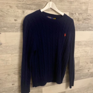 Ralph Lauren Kofta - Säljer en riktigt snygg stickad tröja från Ralph Lauren, aldrig använd | Storlek S | Skick: 10/10