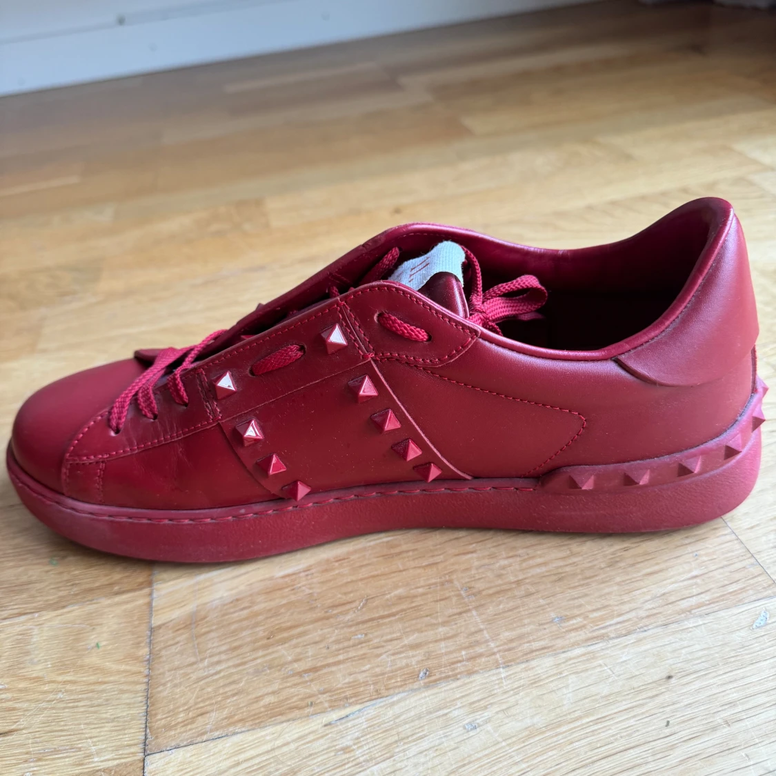 Valentino Garavani röda sneakers - 91