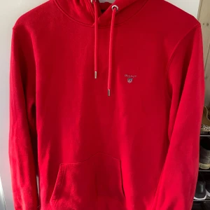 Gant hoodie - En gant hoodie i storlek M.