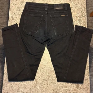 Nudie jeans - Säljer dessa fina svarta nudie jeans. De är i fint skick och fin färg. Bara att höra av dig vid frågor!
