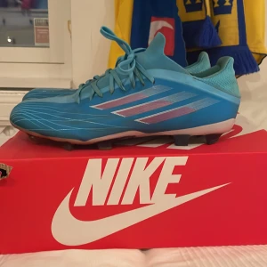 Adidas Unisex X Speedflow.1 Skyblue and pink - Nypris 3000  Säljes för 700 kr kan sänkas vid nypris  Storlek 43  Skicka 9/10 använts max 1 månad