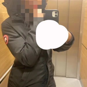 Victoria parka - Den är i Helt ok skick säljer den pågrund av att ja bytt stil, Inga slitage eller skador och har använts i en och en halv vinter skriv vid intresse och för fler bilder💞