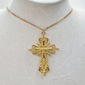 Handgjort halsband  - Material-kedja-rostfritt stål, guldpläterad. Nickel fri. Längd:45( 22,5cm). Hängsmycke-6cm