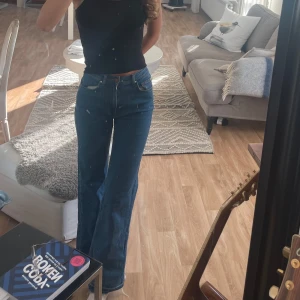 Mörkblåa jeans  - Supersnygga vintage jeans med hur fin passform som helst!💖  