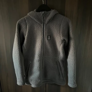 Pilé från Haglöfs - Mycket fin, sparsamt använd pilé-jacka från Haglöfs. Storlek S, nypris 1099kr! Mitt pris: 500kr. 