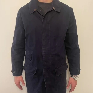 Ralph Lauren Rock  - Stilig rock från märket Ralph Lauren i fint skick. Size L och modellen är 193. Skriv vid funderingar/fler frågor! 