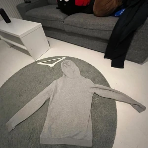Sail racing hoodie  - Storlek 160, bra skick och väldigt Grisch. Skriv vid funderingar.