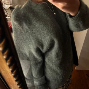 Mohair tröja - Stickad tröja från hm i Mohair/alpacka blandning. Superfin! Passar S/M