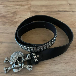 Nitbälte - jättesnyggt bälte men används inte längre❤️ alla nitar och sånt sitter kvar